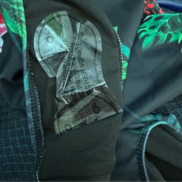 Begonia.K Tropical Print Deep V-Neck Criss Cross Floral One Piece Swimsuit - Picture 7 of 8